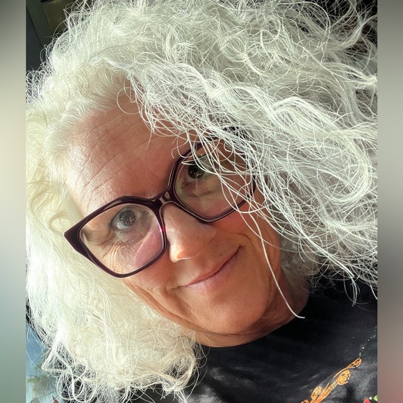 Meet your Posher! - Picture 11 of 14